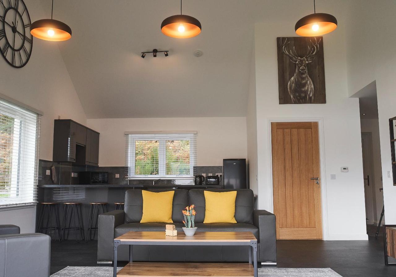 Shoreland Lodges - Holly Lodge ฟอร์ตออกัสตัส ภายนอก รูปภาพ