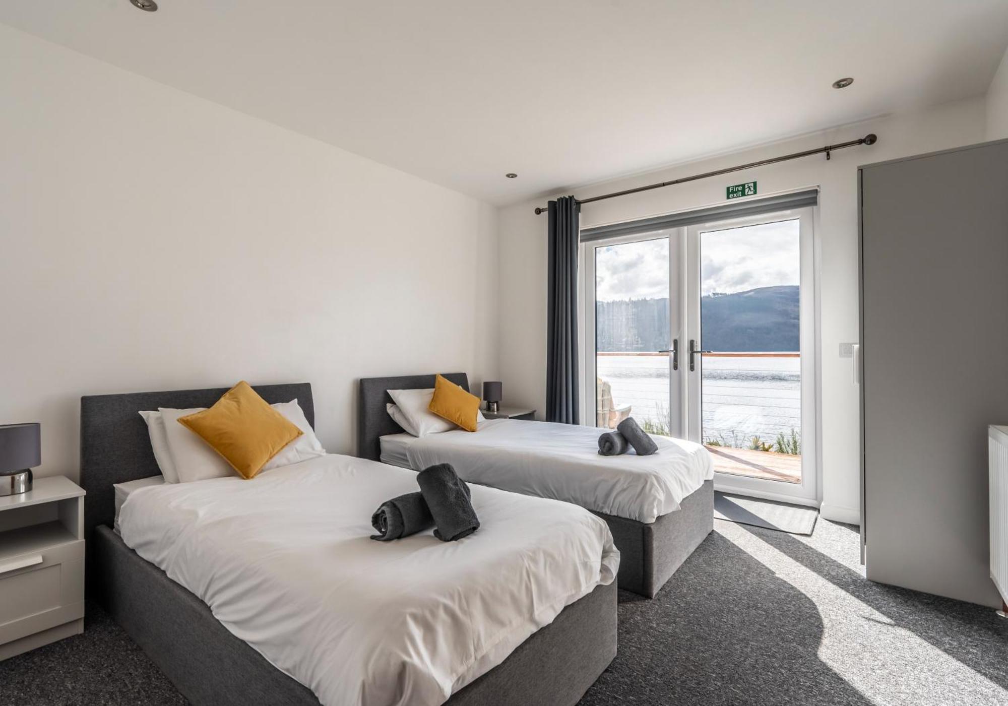 Shoreland Lodges - Holly Lodge ฟอร์ตออกัสตัส ภายนอก รูปภาพ